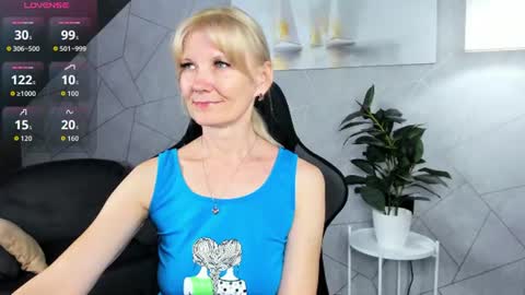 Julie Lucasss online show from July 15, 12:05 am