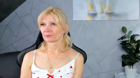 Julie Lucasss online show from July 30, 12:53 am