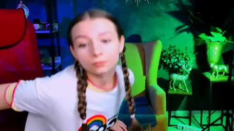 juliedaniel online show from October 20, 9:43 am