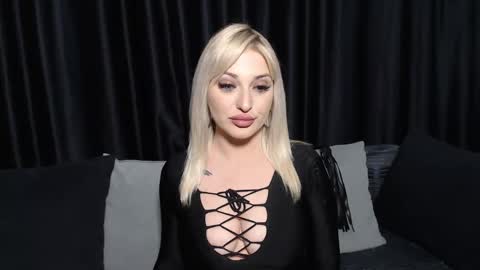 julia online show from December 16, 3:19 am