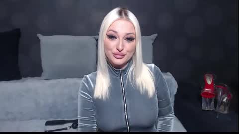 julia online show from February 25, 10:07 pm