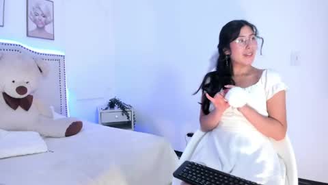 juliee_ross online show from April 30, 12:44 pm