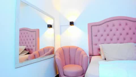 Julieehabubu online show from September 19, 1:51 am