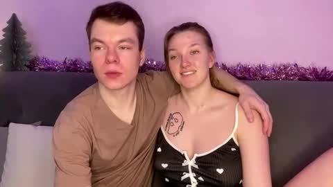 Julie and Thomas online show from December 22, 8:00 am