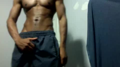 Snapshot of julienlongg chatting on February 14, 6:02 am Julien online show from February 14, 6:02 am