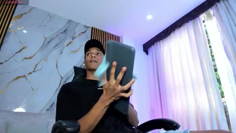 Julien online show from December 5, 12:14 pm