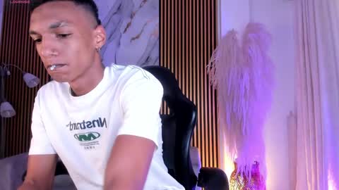 Snapshot of juliensaint_ chatting on May 3, 12:00 pm Julien online show from May 3, 12:00 pm