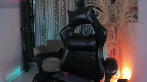 Snapshot of juliensaint_ chatting on May 13, 11:18 am Julien online show from May 13, 11:18 am