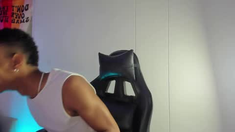 Snapshot of juliensaint_ chatting on May 16, 11:53 am Julien online show from May 16, 11:53 am