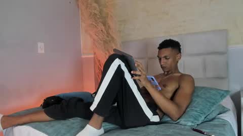 Snapshot of juliensaint_ chatting on May 30, 12:52 am Julien online show from May 30, 12:52 am