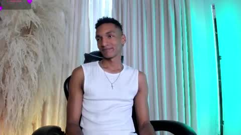 Snapshot of juliensaint_ chatting on July 21, 1:02 pm Julien online show from July 21, 1:02 pm
