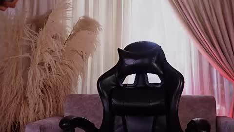 Snapshot of juliensaint_ chatting on July 31, 12:15 pm Julien online show from July 31, 12:15 pm