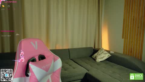 Snapshot of julieqt chatting on November 12, 4:40 pm julieqt online show from November 12, 4:40 pm