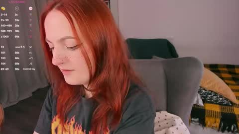 Snapshot of juliet_schoolgirl chatting on December 19, 12:39 am Juliet online show from December 19, 12:39 am