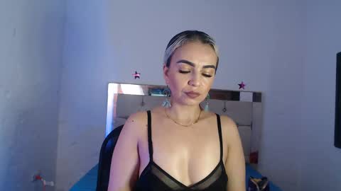 julieta__fox_ online show from February 24, 2:51 am