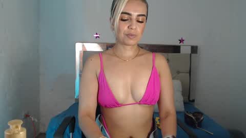 julieta__fox_ online show from February 26, 11:04 pm