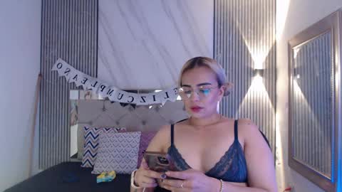 julieta__fox_ online show from April 28, 9:20 pm