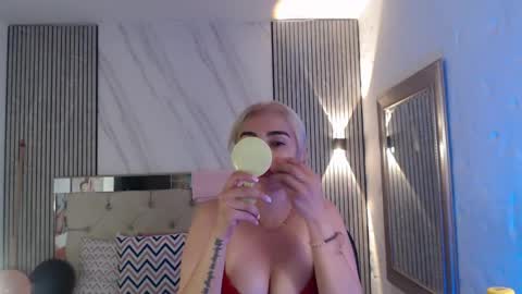 julieta__fox_ online show from May 20, 12:22 pm