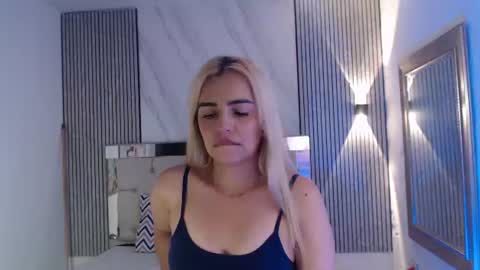 julieta__fox_ online show from June 17, 7:15 pm