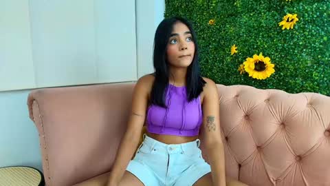Snapshot of julieta_aguilar chatting on December 1, 7:25 pm Juli online show from December 1, 7:25 pm