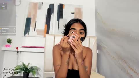 Snapshot of julieta_aguilar chatting on September 17, 7:37 pm Juli online show from September 17, 7:37 pm
