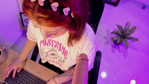 Snapshot of julieta_alves chatting on April 27, 10:46 am July online show from April 27, 10:46 am