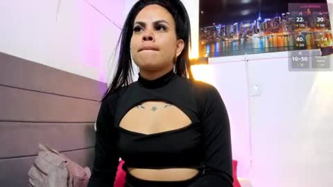 Snapshot of julieta_coopeer_ chatting on June 21, 10:29 am Julieta online show from June 21, 10:29 am