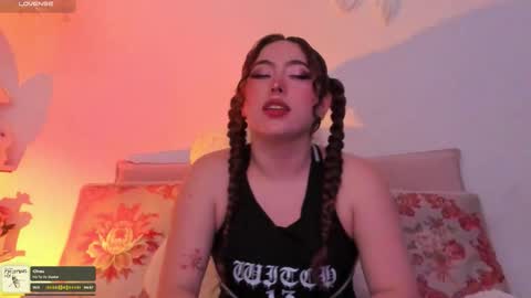 Snapshot of julieta_cooper20 chatting on October 24, 3:47 am Juli online show from October 24, 3:47 am