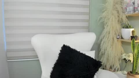 Snapshot of julieta_evans_1 chatting on July 1, 11:15 pm Julieta online show from July 1, 11:15 pm