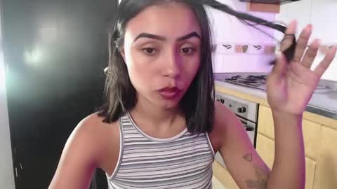 Snapshot of julieta_fn chatting on May 22, 3:17 pm julieta_fn online show from May 22, 3:17 pm