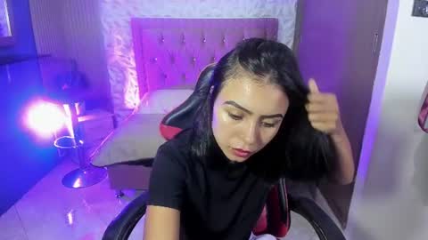 julieta_fn online show from July 9, 1:48 pm