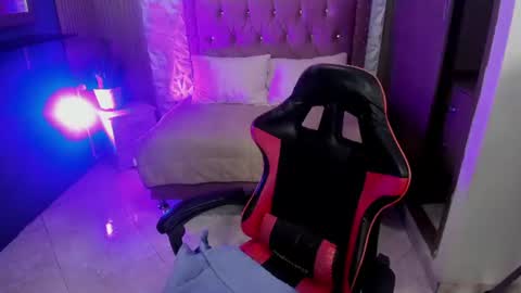 julieta_fn online show from July 11, 1:58 pm