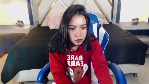 julieta_fn online show from July 18, 1:26 pm