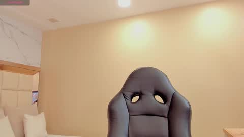 Snapshot of julieta_rose__ chatting on October 7, 10:18 pm online show from October 7, 10:18 pm