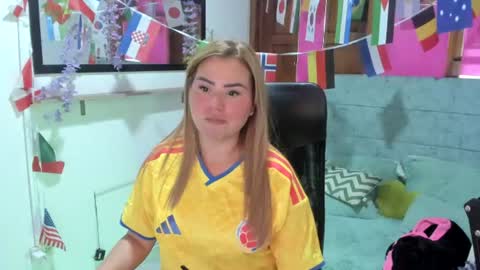 Snapshot of julieta_star69 chatting on July 3, 7:09 pm julieta_star69 online show from July 3, 7:09 pm