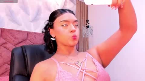 Snapshot of julieta_sweett20 chatting on May 6, 1:49 pm Julieta online show from May 6, 1:49 pm