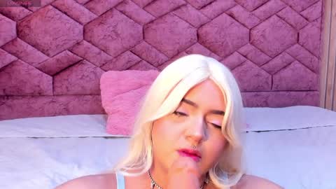 Snapshot of julieta_sweett20 chatting on May 20, 1:06 pm Julieta online show from May 20, 1:06 pm