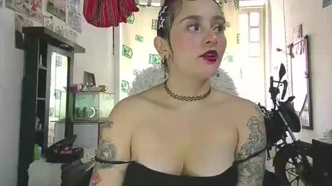 Snapshot of julietajaguar chatting on May 27, 2:47 pm Julieta Jaguar online show from May 27, 2:47 pm