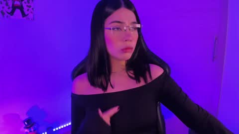 Snapshot of julietariverss chatting on December 5, 3:37 am Julieta online show from December 5, 3:37 am