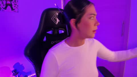 Snapshot of julietariverss chatting on December 6, 1:40 am Julieta online show from December 6, 1:40 am