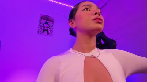 Snapshot of julietariverss chatting on December 6, 7:54 am Julieta online show from December 6, 7:54 am