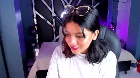 Snapshot of julieth_brown_ chatting on October 2, 9:11 pm Julieth  online show from October 2, 9:11 pm