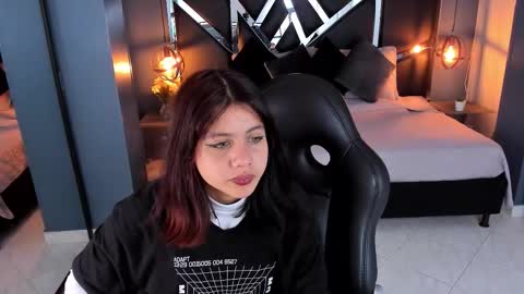 Snapshot of julieth_brown_ chatting on October 11, 7:34 pm Julieth  online show from October 11, 7:34 pm