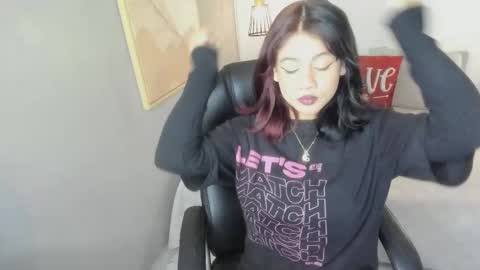 Snapshot of julieth_brown_ chatting on November 19, 7:58 pm Julieth online show from November 19, 7:58 pm