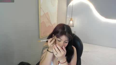 Snapshot of julieth_brown_ chatting on December 17, 7:31 pm Julieth online show from December 17, 7:31 pm