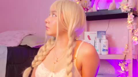 Julieth online show from June 24, 9:58 pm
