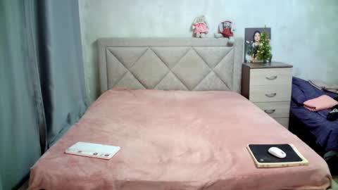 Snapshot of julietkalen chatting on January 8, 8:27 am Julietkitty online show from January 8, 8:27 am