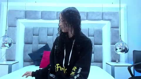 Hi guys It is a pleasure to have you here I am Julieta  online show from September 20, 11:55 am