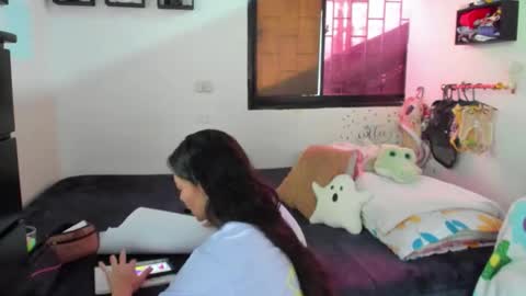 Snapshot of juliette_sweet05 chatting on October 16, 5:25 pm juliette online show from October 16, 5:25 pm