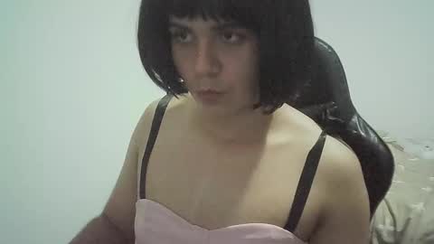 Snapshot of juligurlygirly chatting on November 8, 3:39 am juligurlygirly online show from November 8, 3:39 am